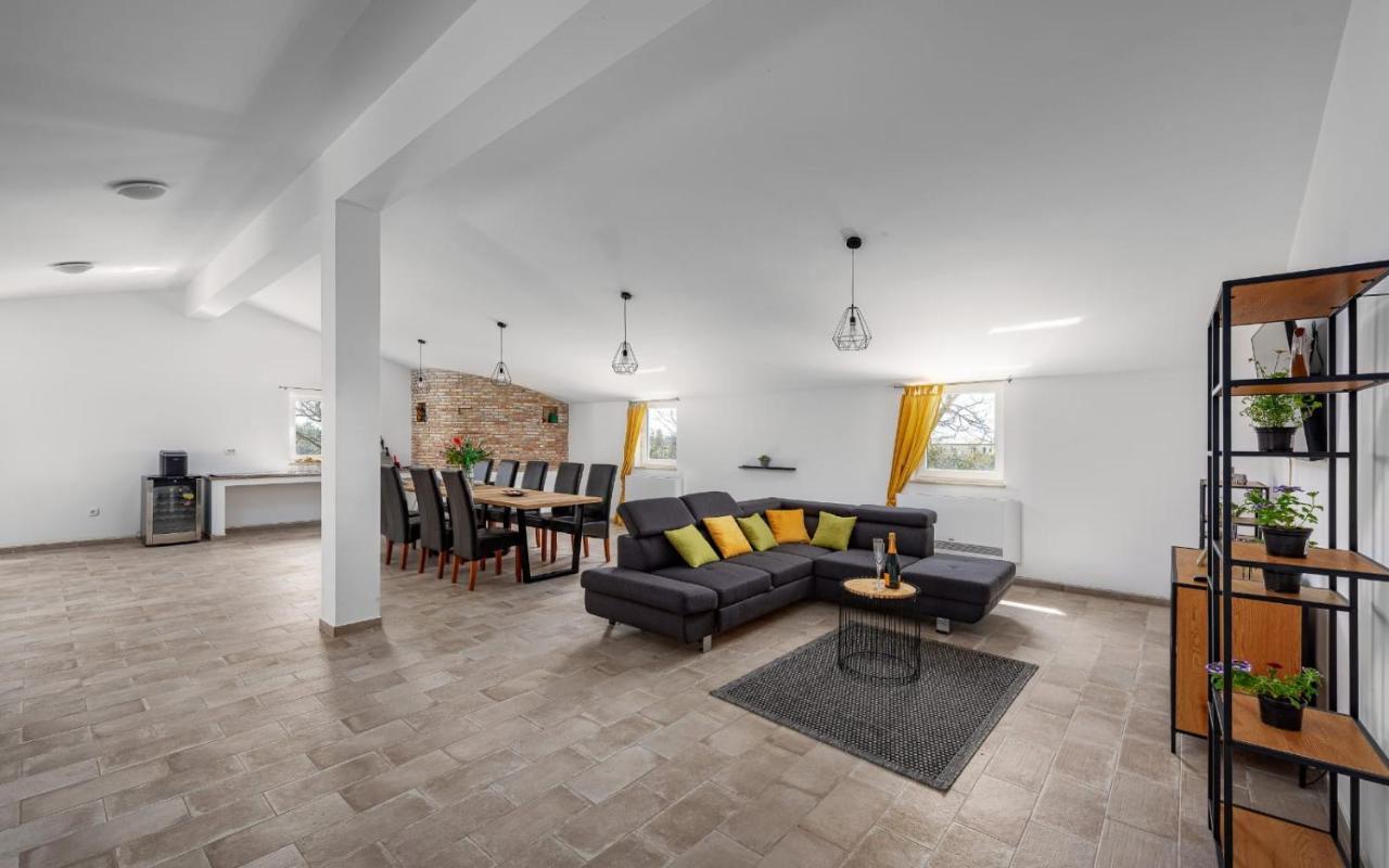 Apartments Valeria Divšići Eksteriør bilde