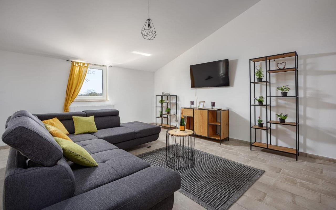 Apartments Valeria Divšići Eksteriør bilde