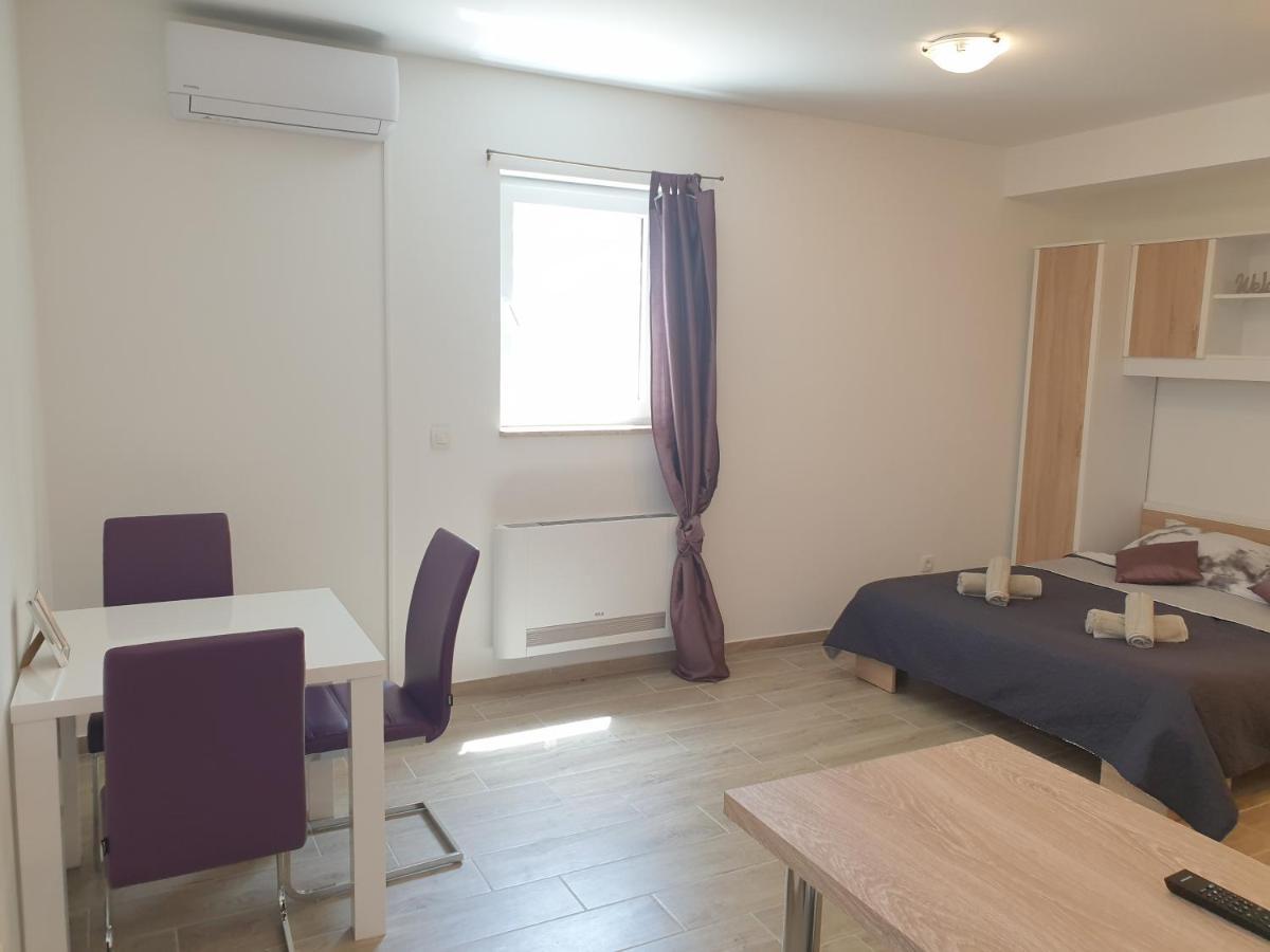 Apartments Valeria Divšići Eksteriør bilde