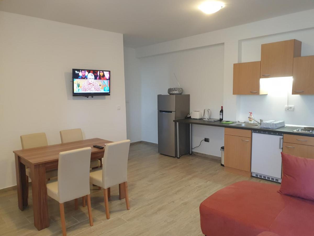Apartments Valeria Divšići Eksteriør bilde